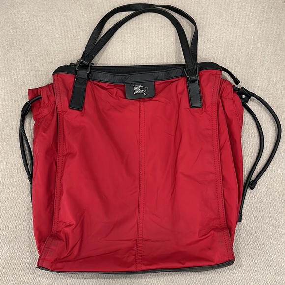 AUTHENTIC BURBERRY $575 BUCKLEIGH RED LARGE NYLON OVERNIGHT PURSE TOTE BAG - Picture 1 of 9